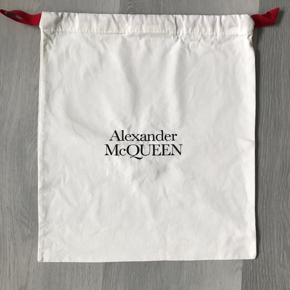 ALEXANDER MCQUEEN WHITE DUSTBAG STORAGE TRAVEL